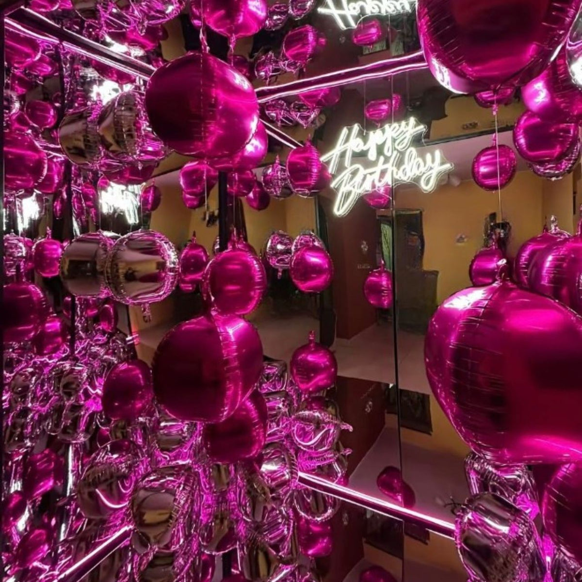 Cabina espejada servicio de entretencion para fiestas y celebraciones 